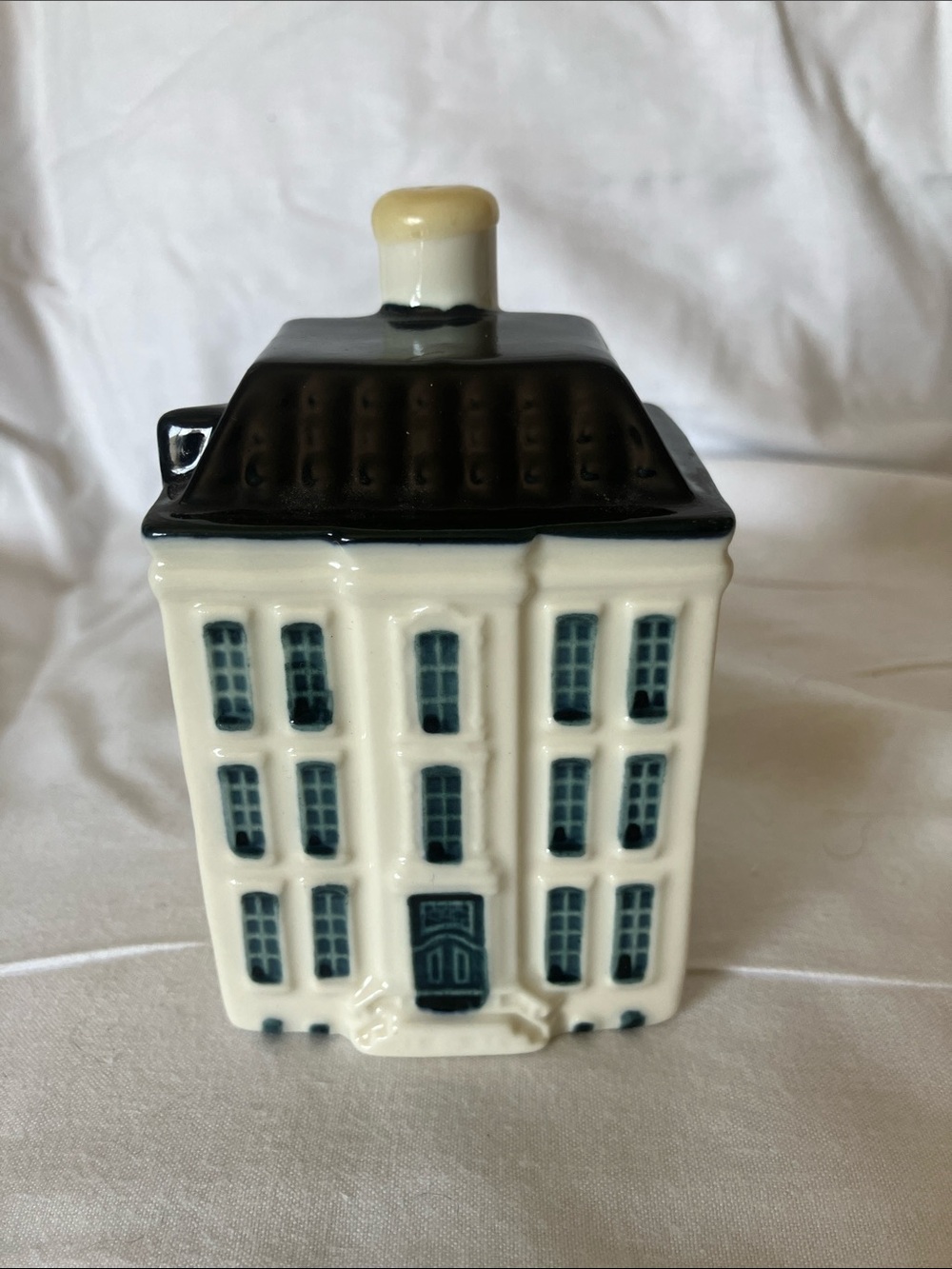 KLM Dreft’s Cream and Dark Blue